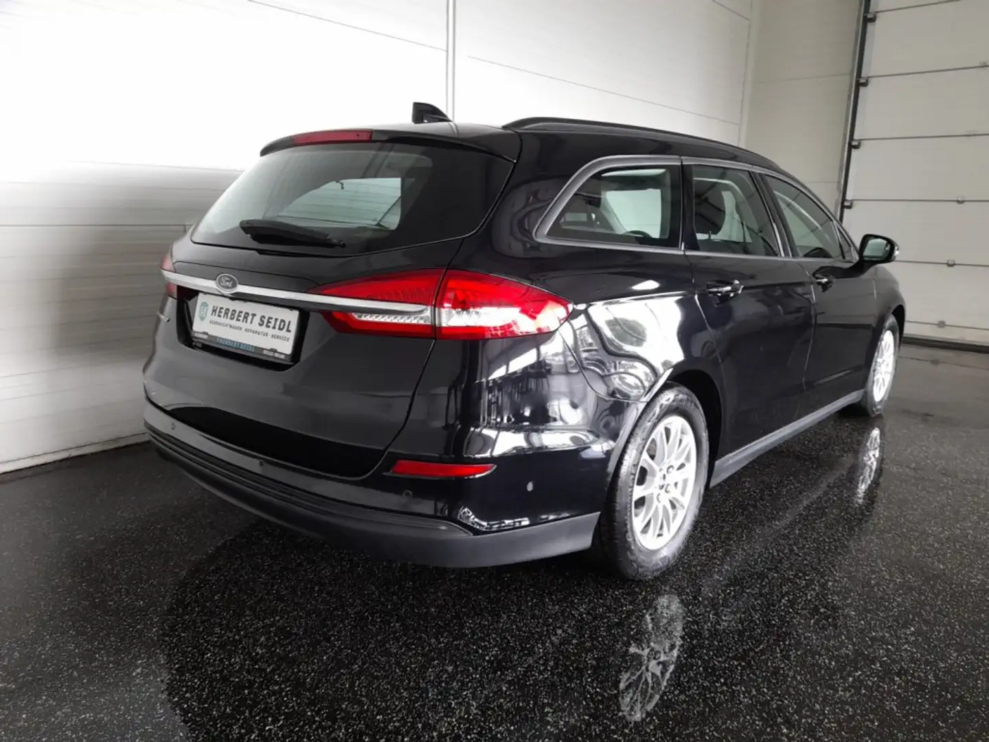Ford Mondeo Turnier 2,0 EcoBlue Aut *NAVI / KAMERA / TEMPOMAT / SHZG VO & HI* Schwarz - 2