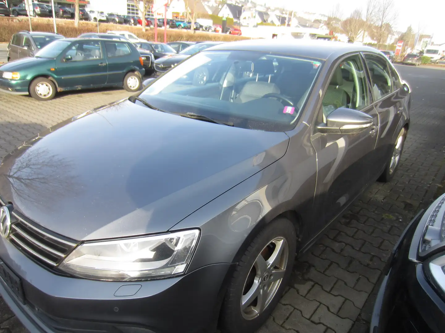 Volkswagen Jetta Basis BMT Grau - 2