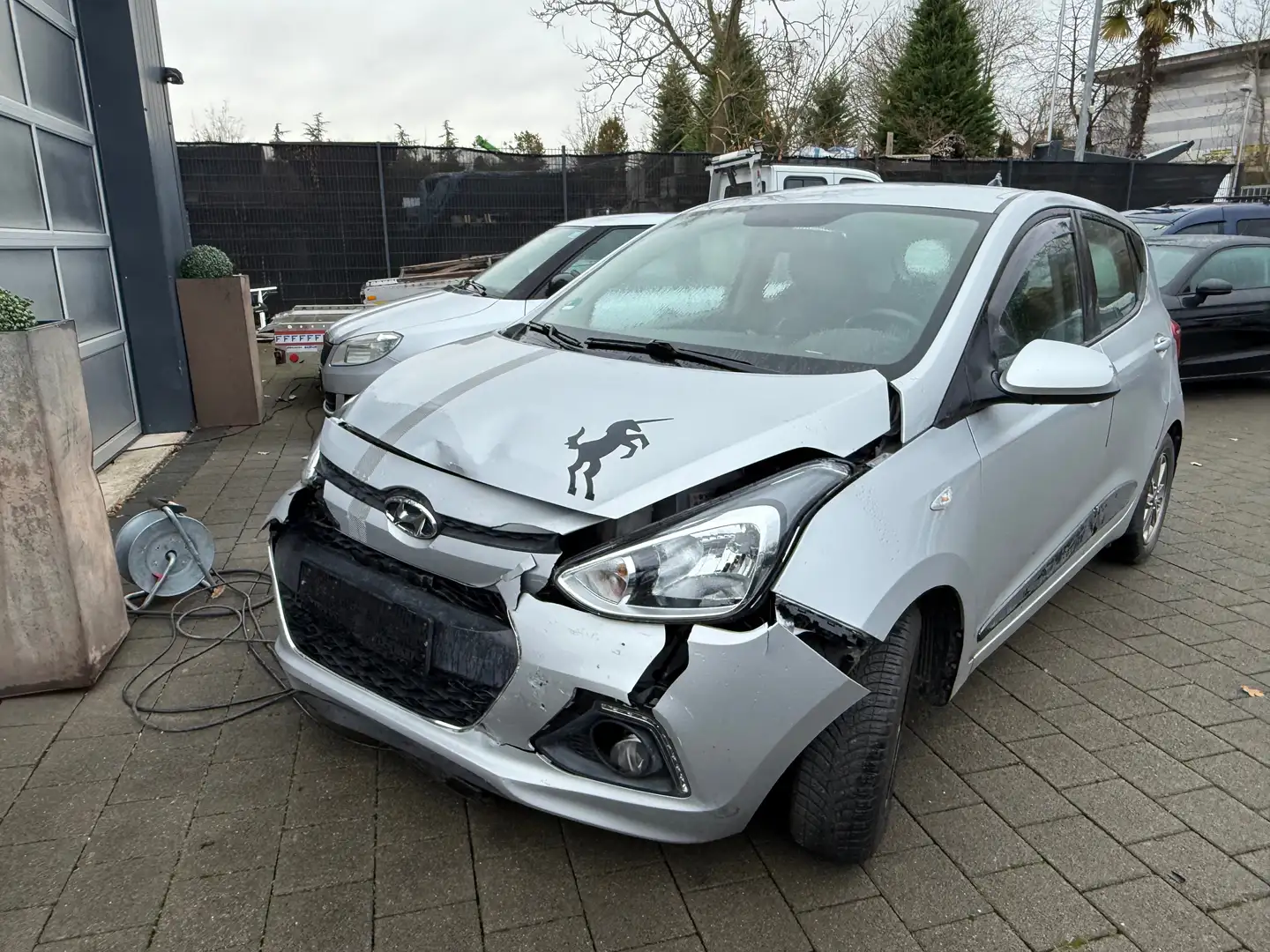 Hyundai i10 1.2 Fifa World Cup Edition Silber - 1
