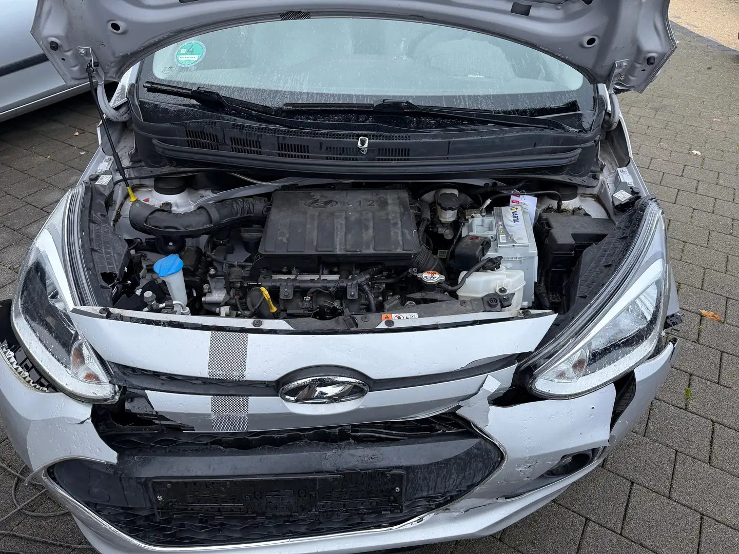 Hyundai i10 1.2 Fifa World Cup Edition Silber - 2