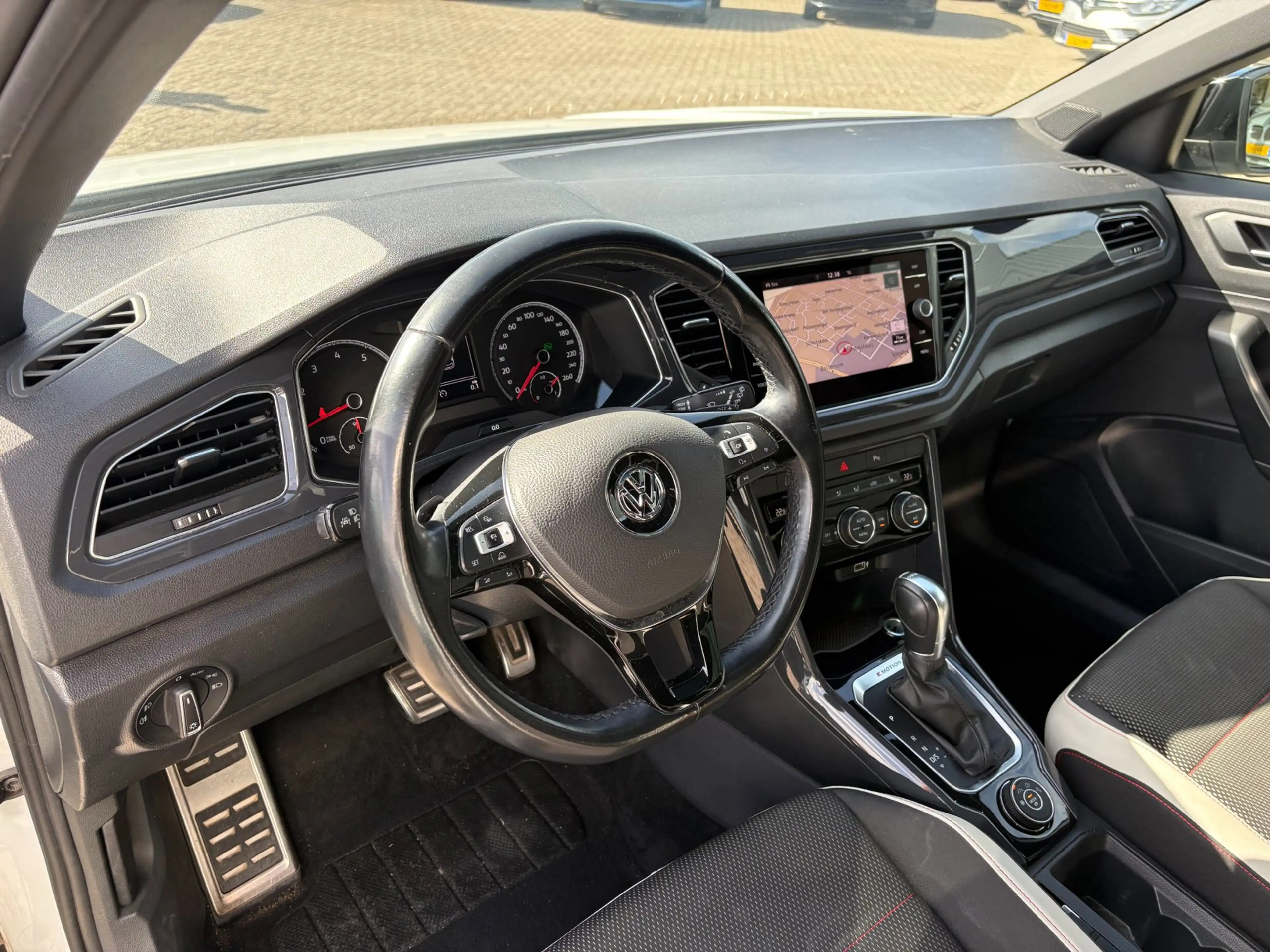 Volkswagen T-Roc 2.0 TSI 4Motion Sport — photo 10