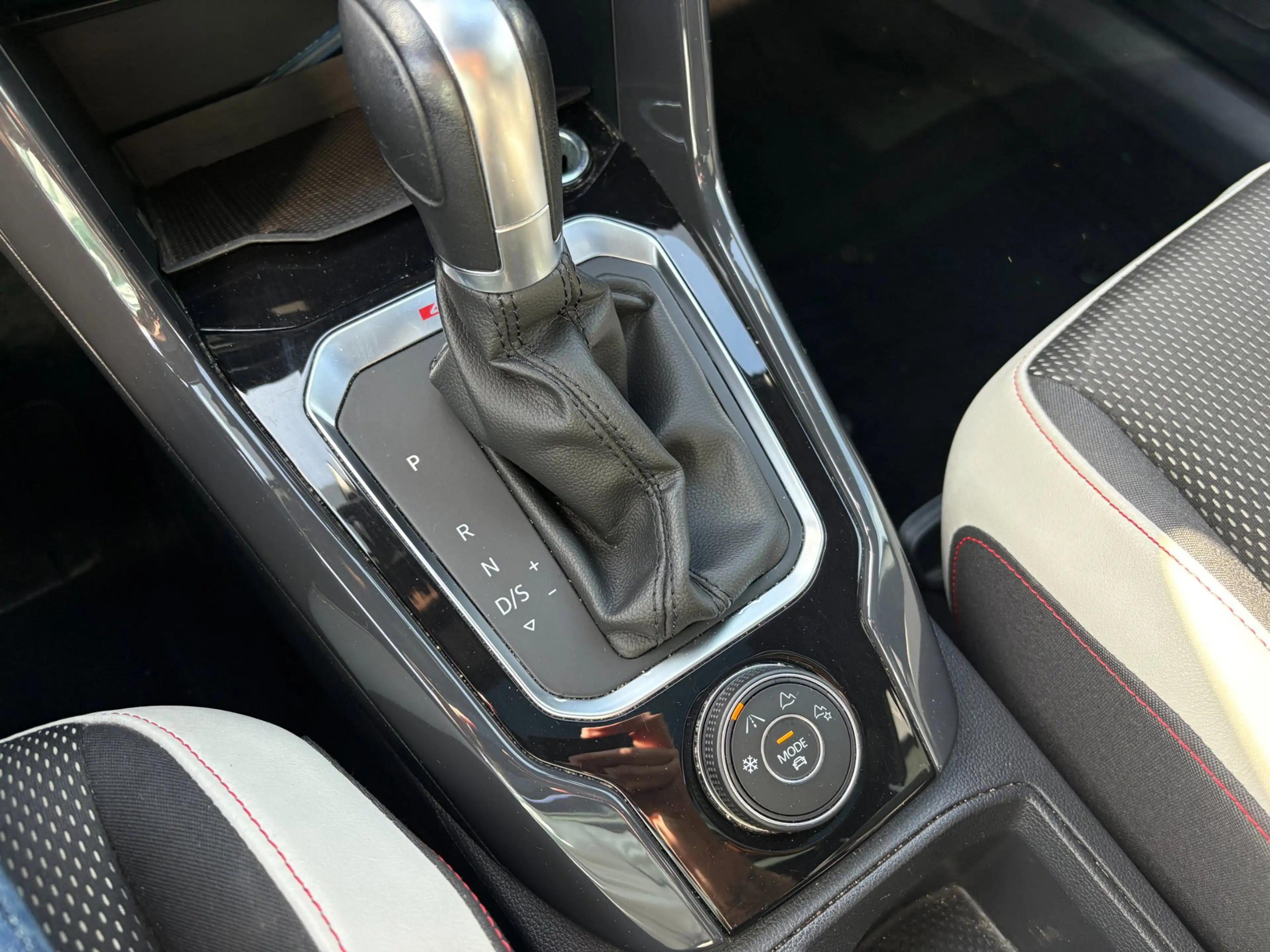 Volkswagen T-Roc 2.0 TSI 4Motion Sport — photo 18