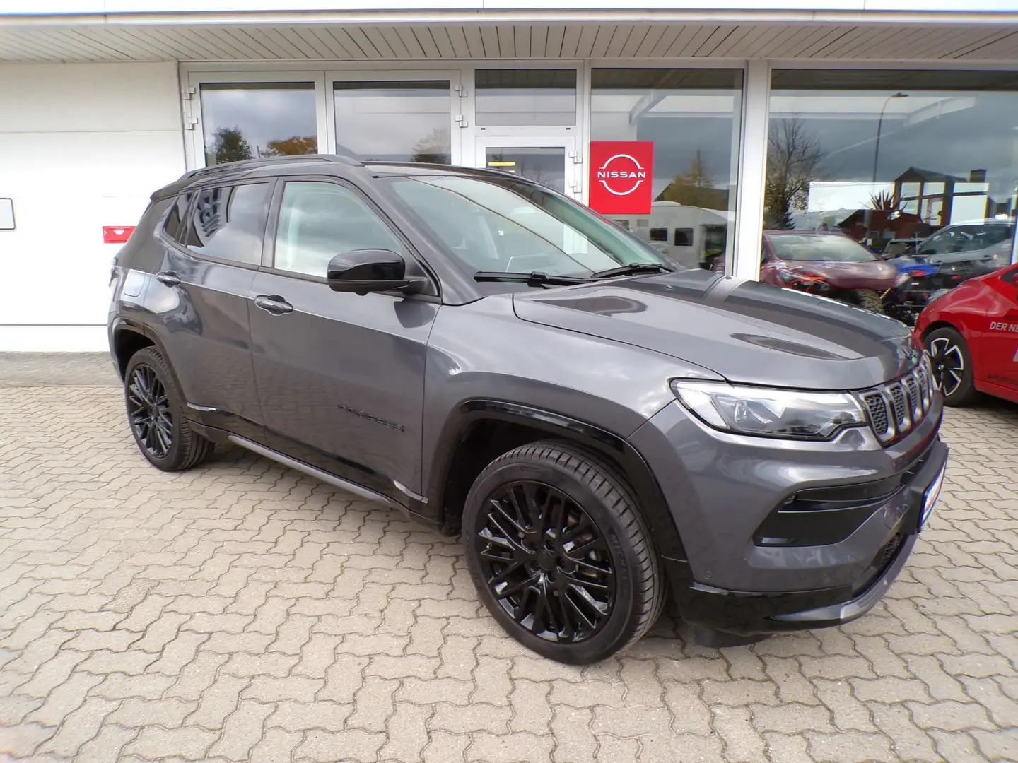 Jeep Compass 1.5 MultiAir Hybrid Navi 360° Kamera AHK Silber - 1