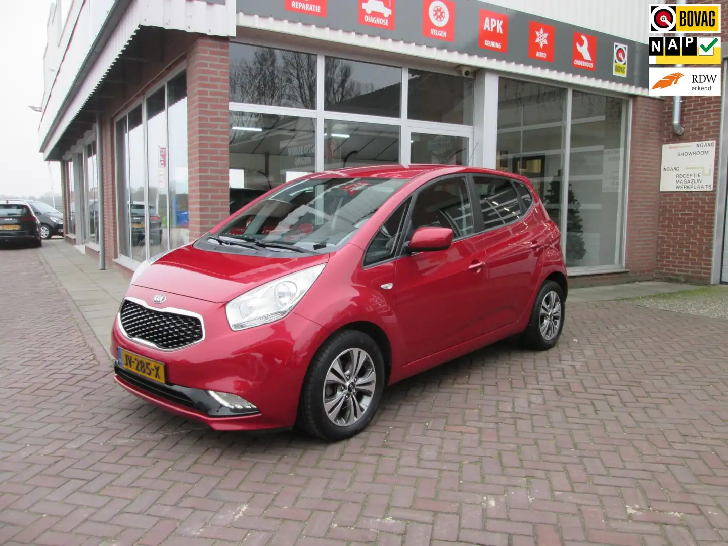 Kia Venga 1.6 CVVT DynamicPLusLine Rood - 1