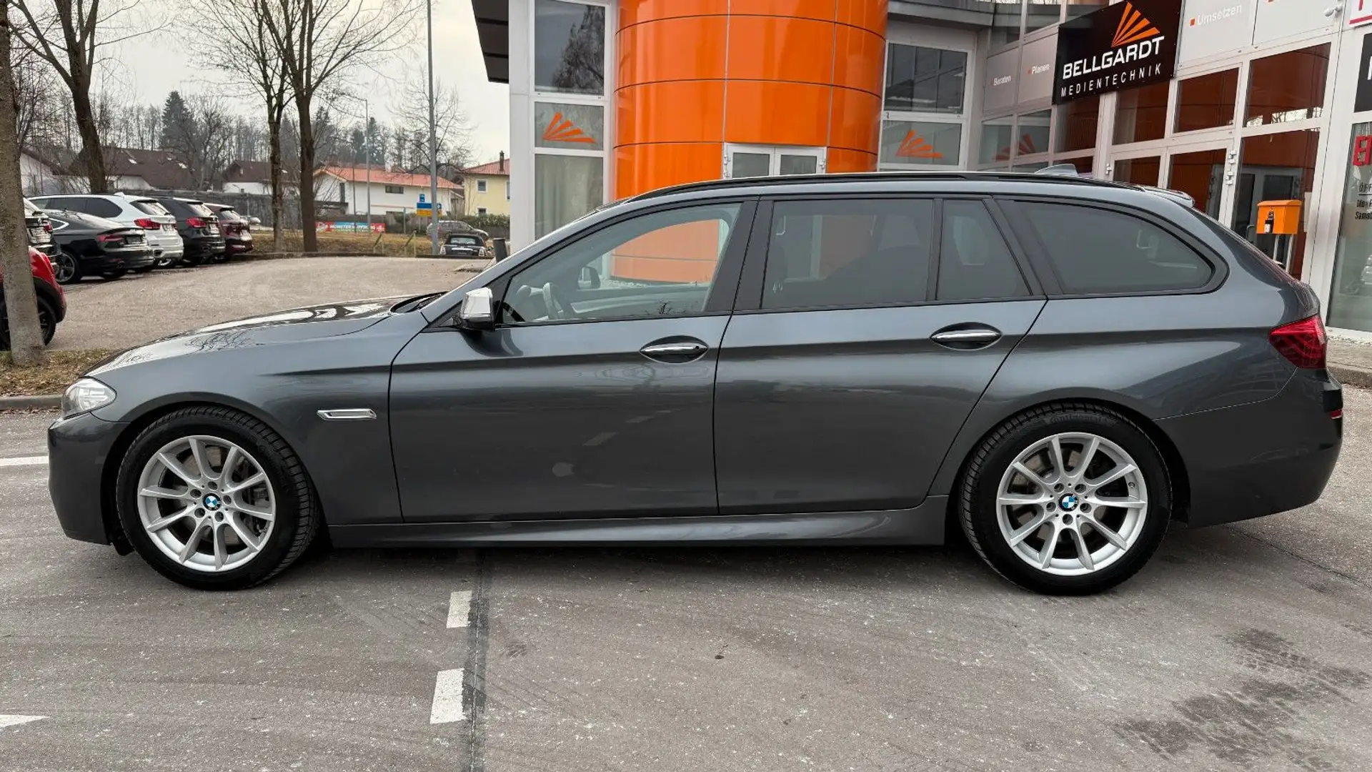 BMW 550 d xDrive/HeadUp/Pano/Komfort/LED/H&K/AHK Grau - 2
