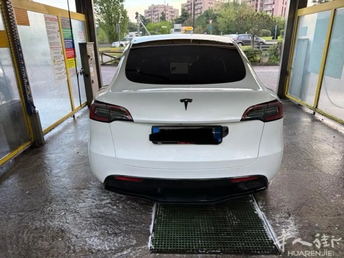 Tesla Model Y Long Range Dual Motor awd - 2