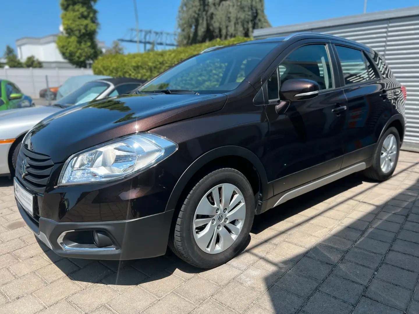 Suzuki SX4 1,6 DDiS S-Cross Comfort 17.000KM Scheckheft Braun - 1