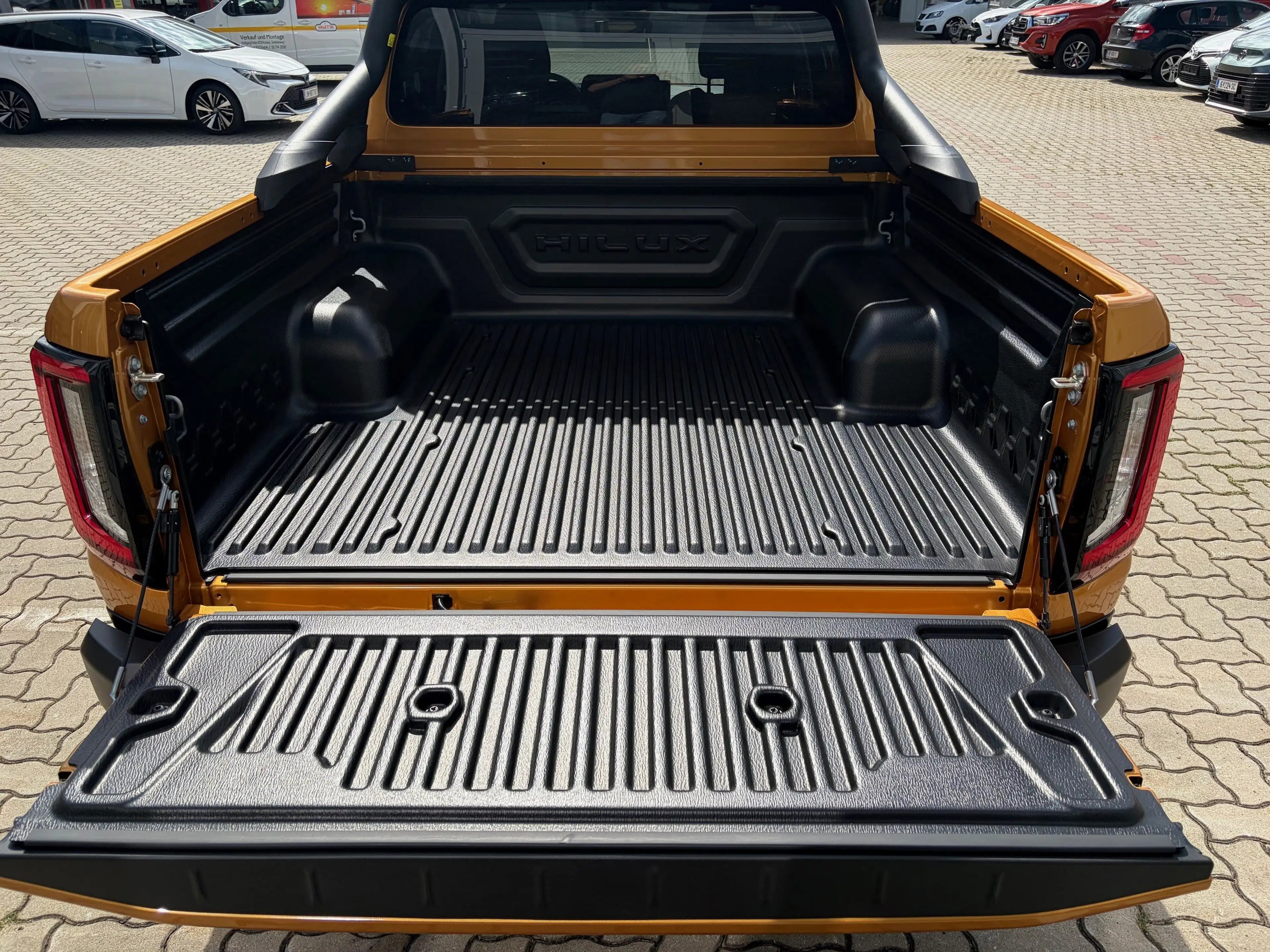 Toyota Hilux Double Cab 2.8 D-4D MHEV 150 kW 4×4 Invincible — photo 7