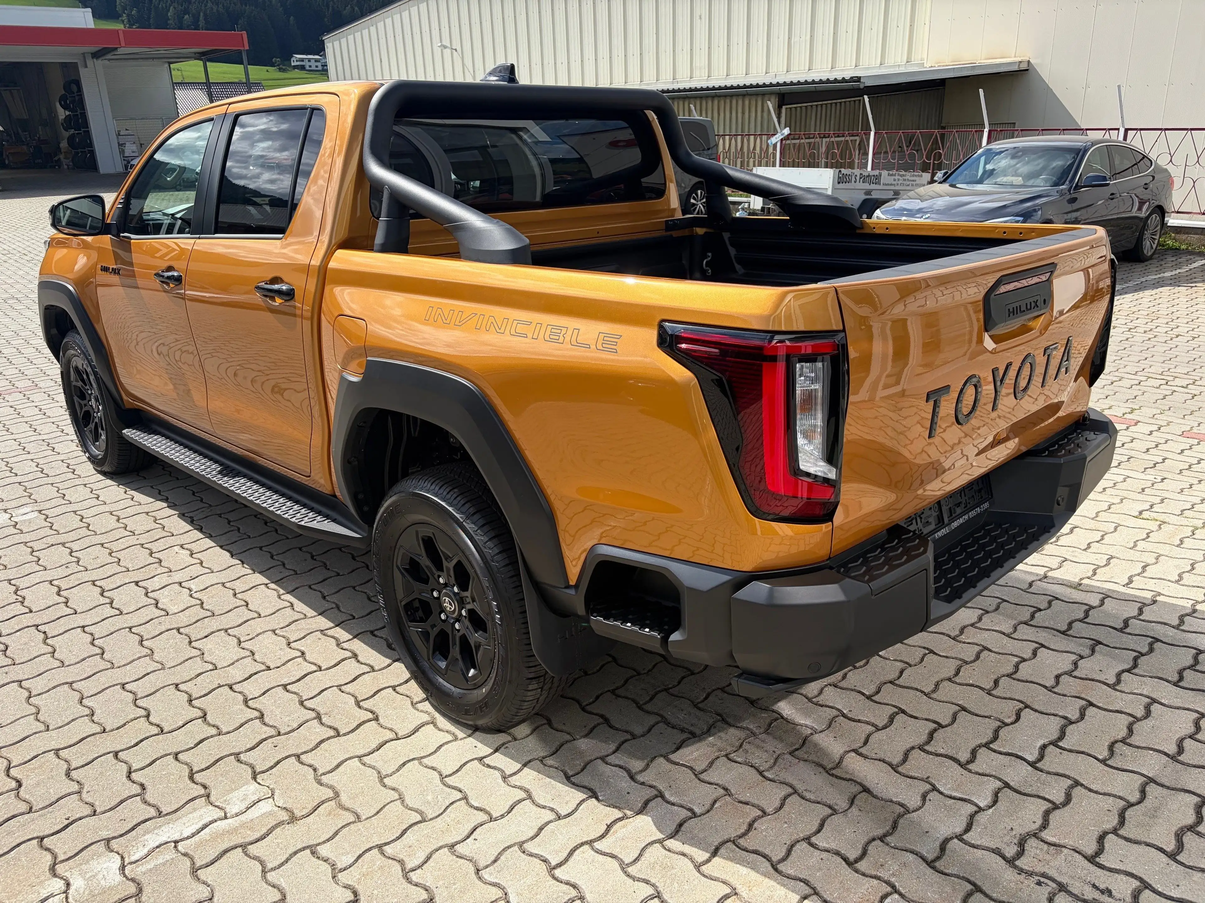 Toyota Hilux Double Cab 2.8 D-4D MHEV 150 kW 4×4 Invincible — photo 6