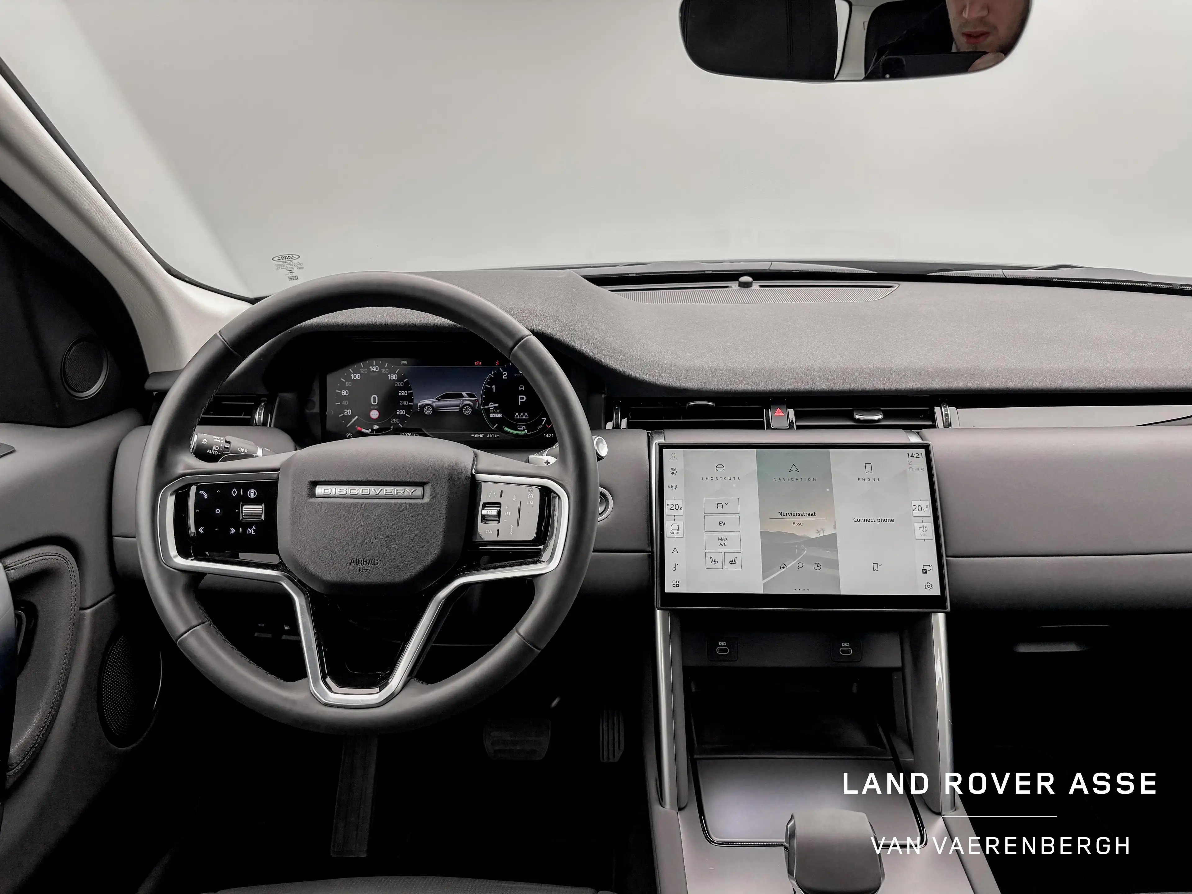 Land Rover Discovery Sport P300e S AWD — photo 12