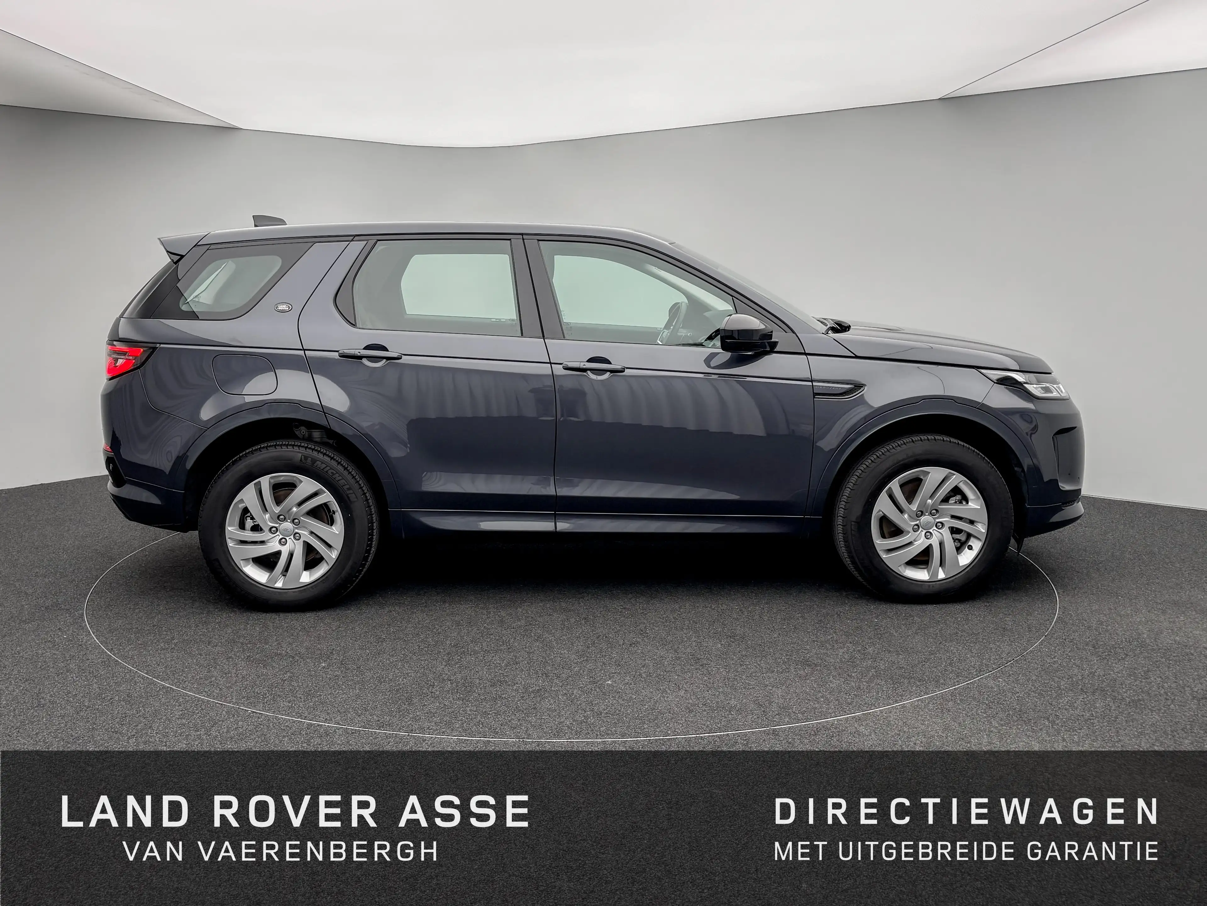 Land Rover Discovery Sport P300e S AWD — photo 14