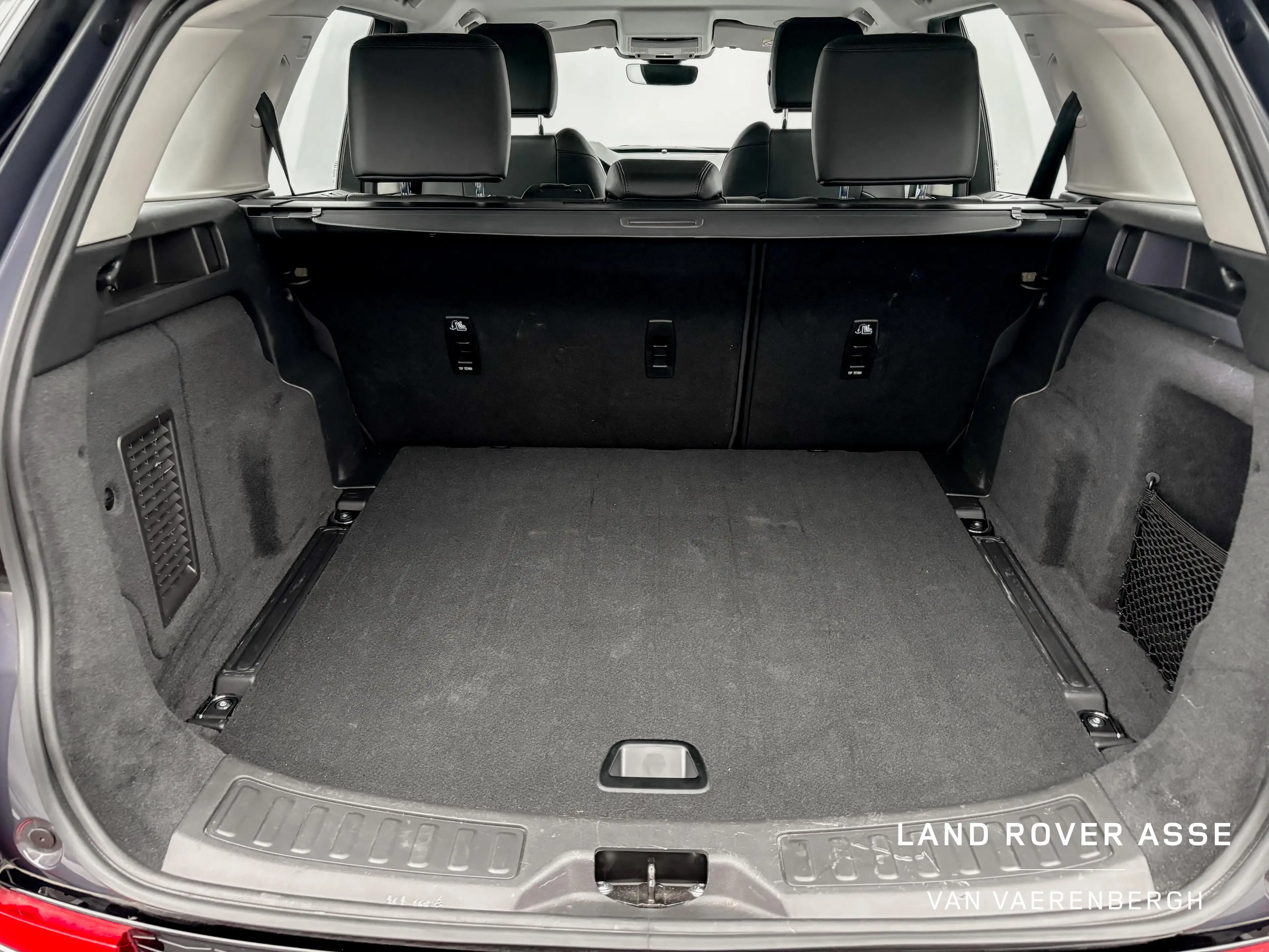 Land Rover Discovery Sport P300e S AWD — photo 15
