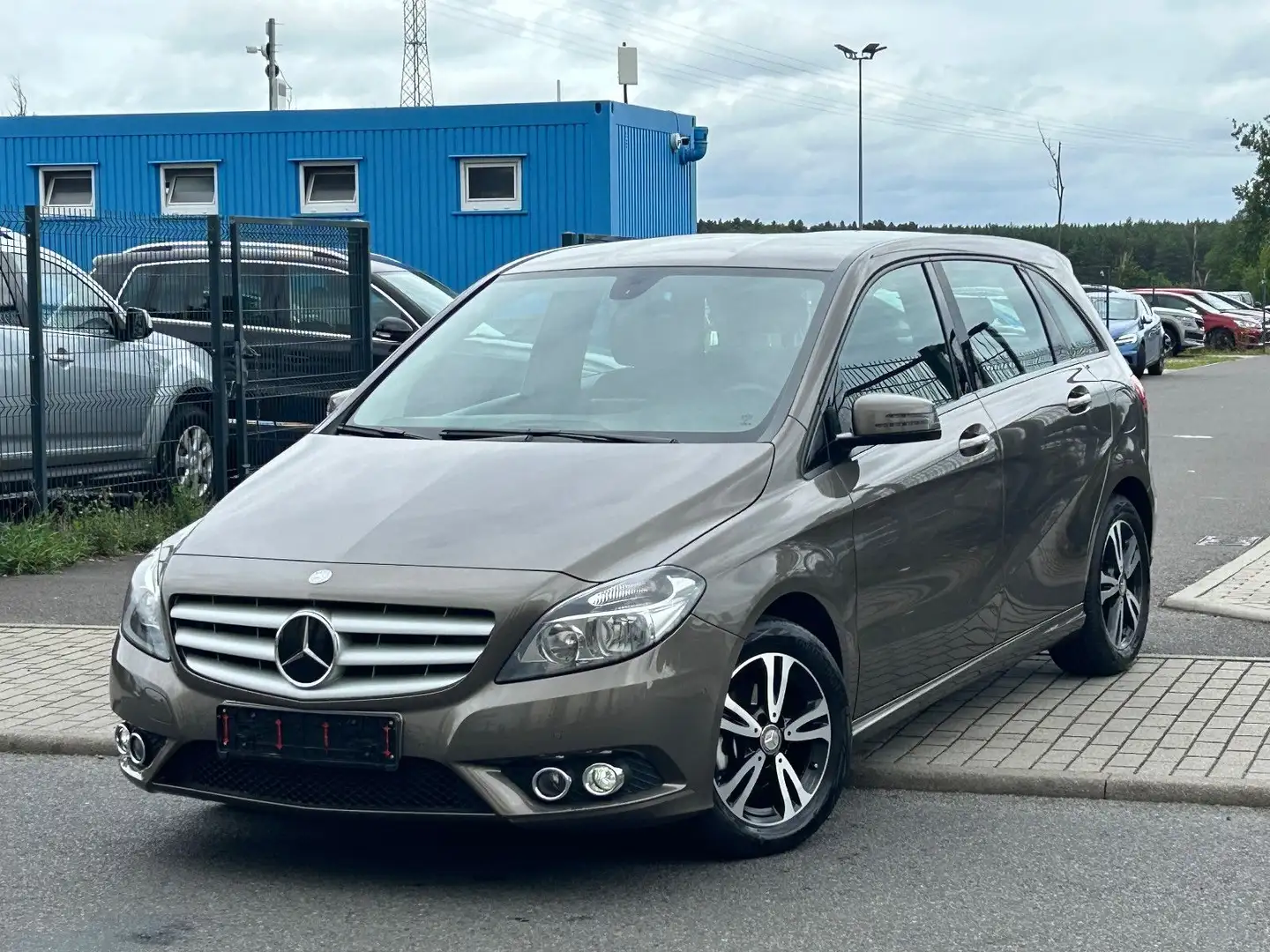 Mercedes-Benz B 180 B-Klasse 180 78.000km PDC 8 Fach Bereift Gri - 2