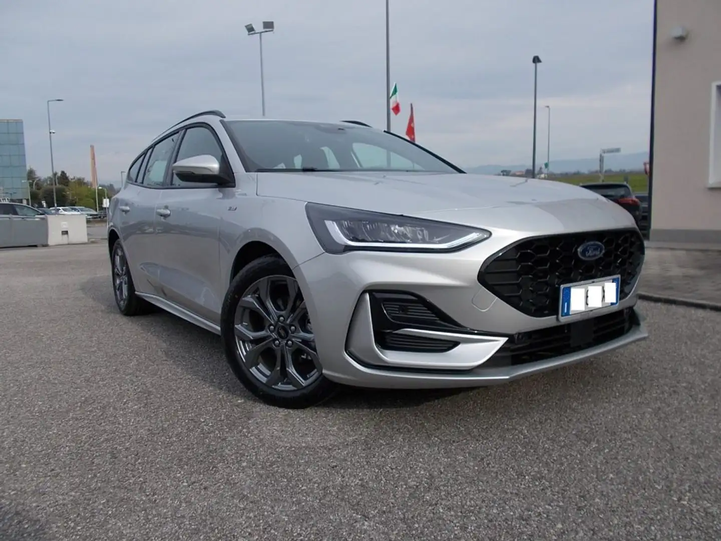 Ford Focus 1.0  Hybrid125 CV SW ST-Line Design powershift Plateado - 1