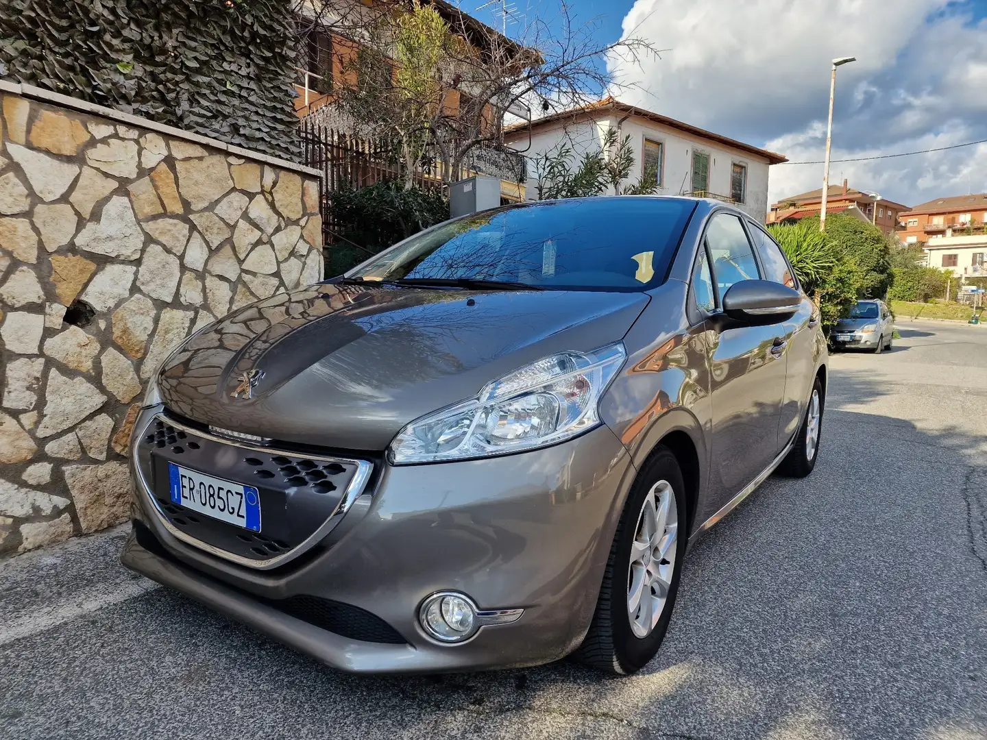 Peugeot 208 5p 1.4 e-hdi 8v Active s&s robot - 1