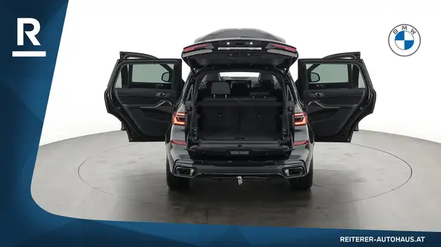 BMW X7 view 11