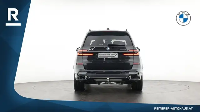 BMW X7 view 5
