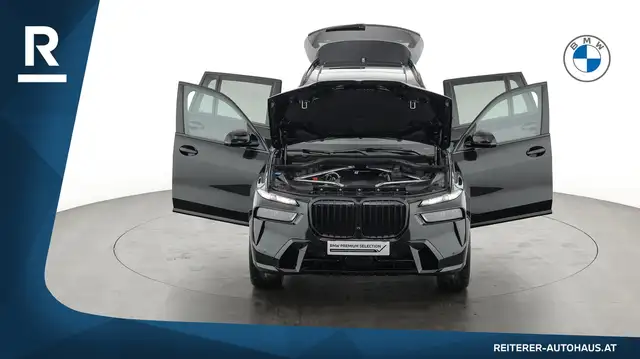BMW X7 view 8