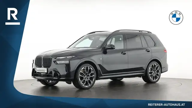 BMW X7 view 3