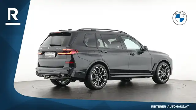 BMW X7 view 6