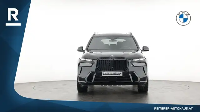 BMW X7 view 2