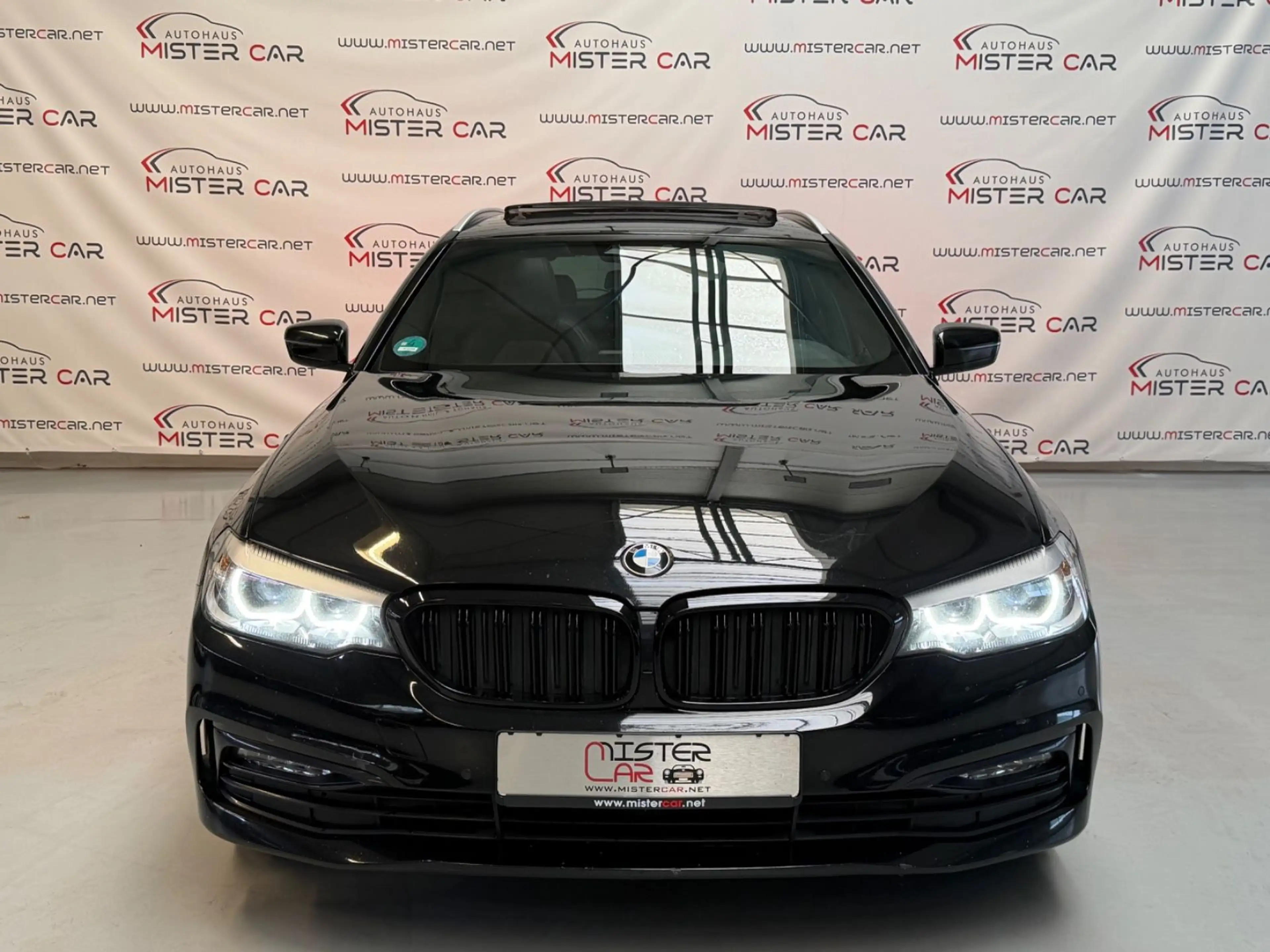 BMW 520 d Sport Line PANO/LEDER/NAVI/LED/PDC/SHZ/19 — photo 10