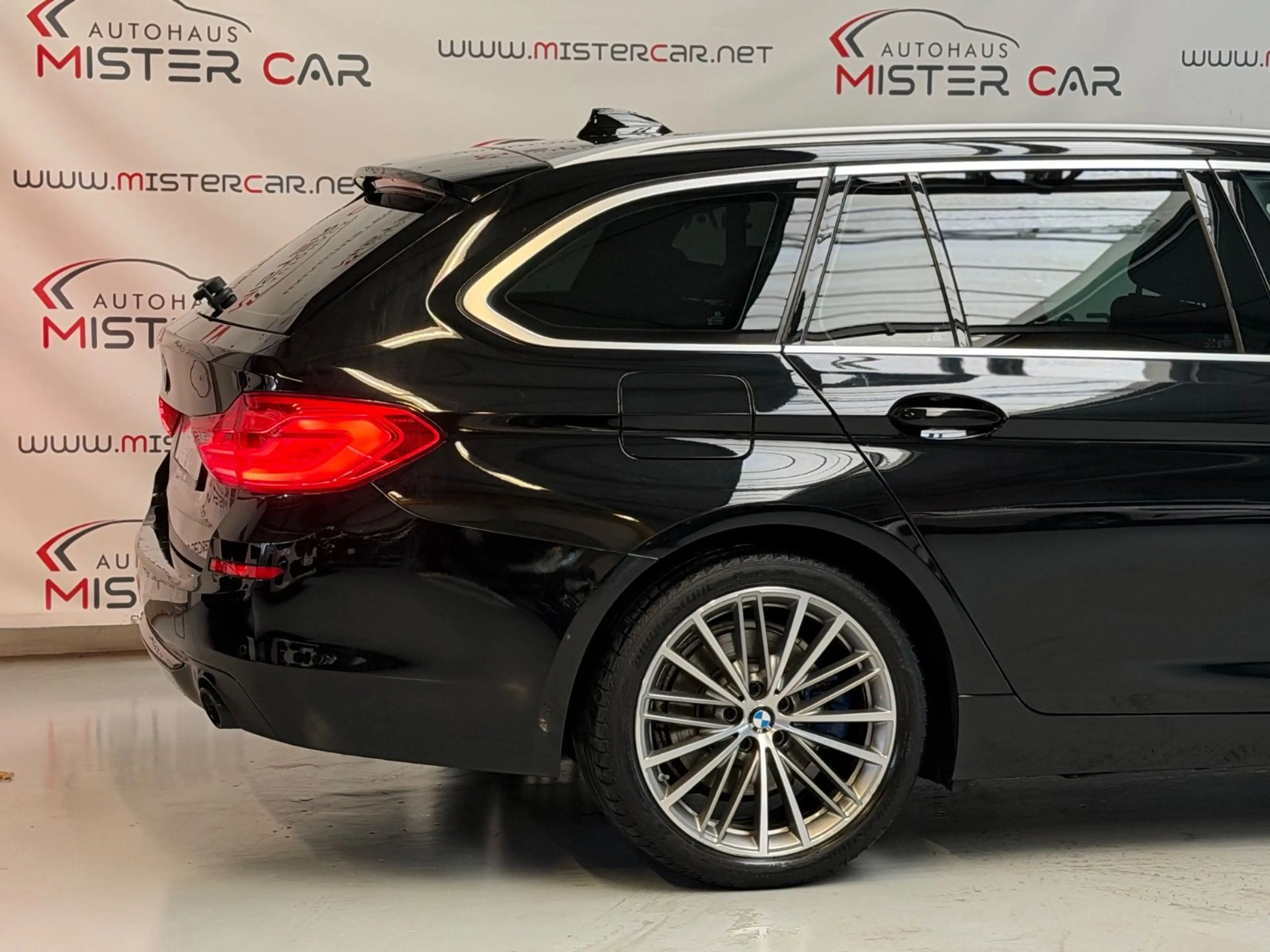 BMW 520 d Sport Line PANO/LEDER/NAVI/LED/PDC/SHZ/19 — photo 6