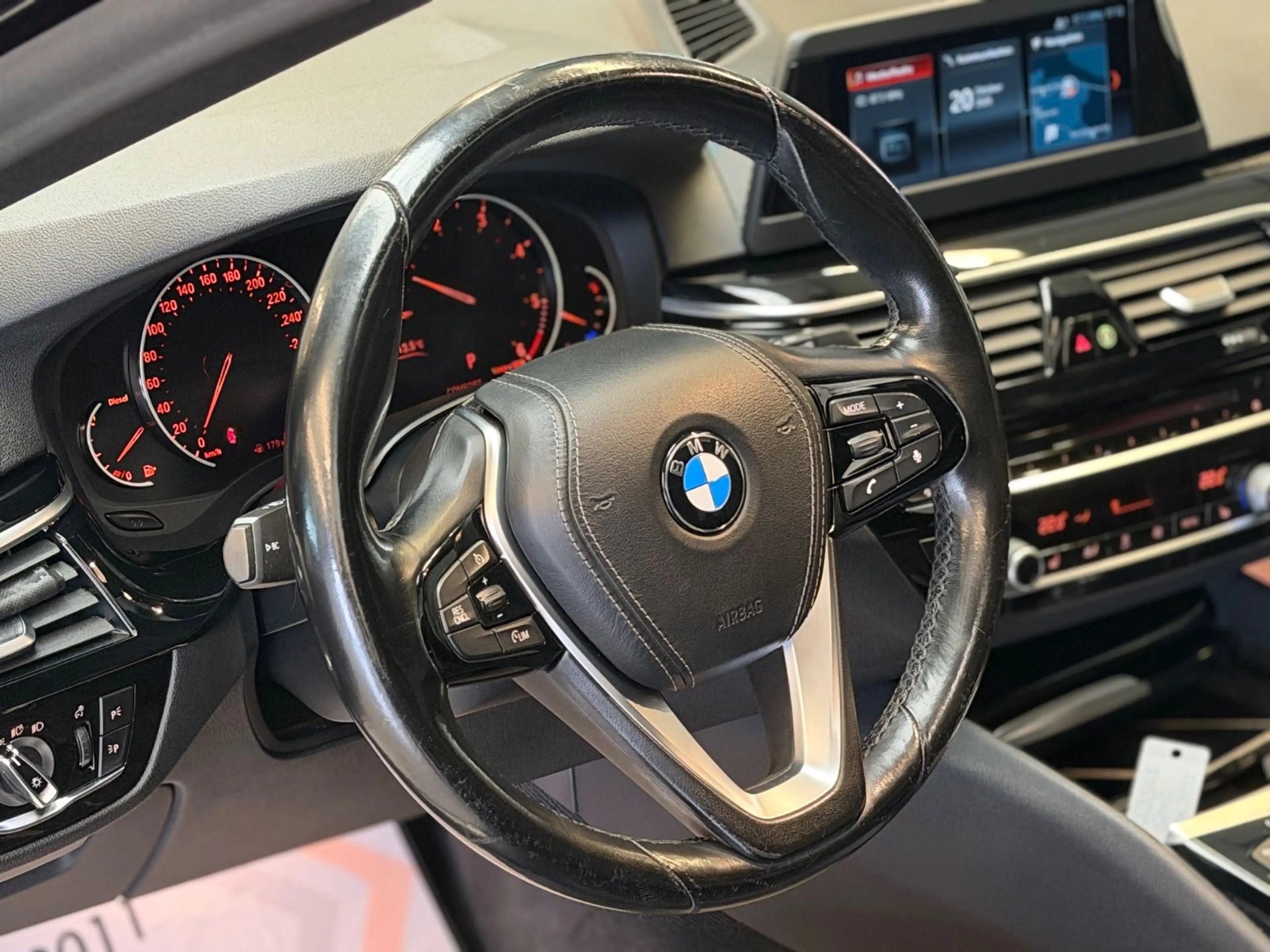 BMW 520 d Sport Line PANO/LEDER/NAVI/LED/PDC/SHZ/19 — photo 12