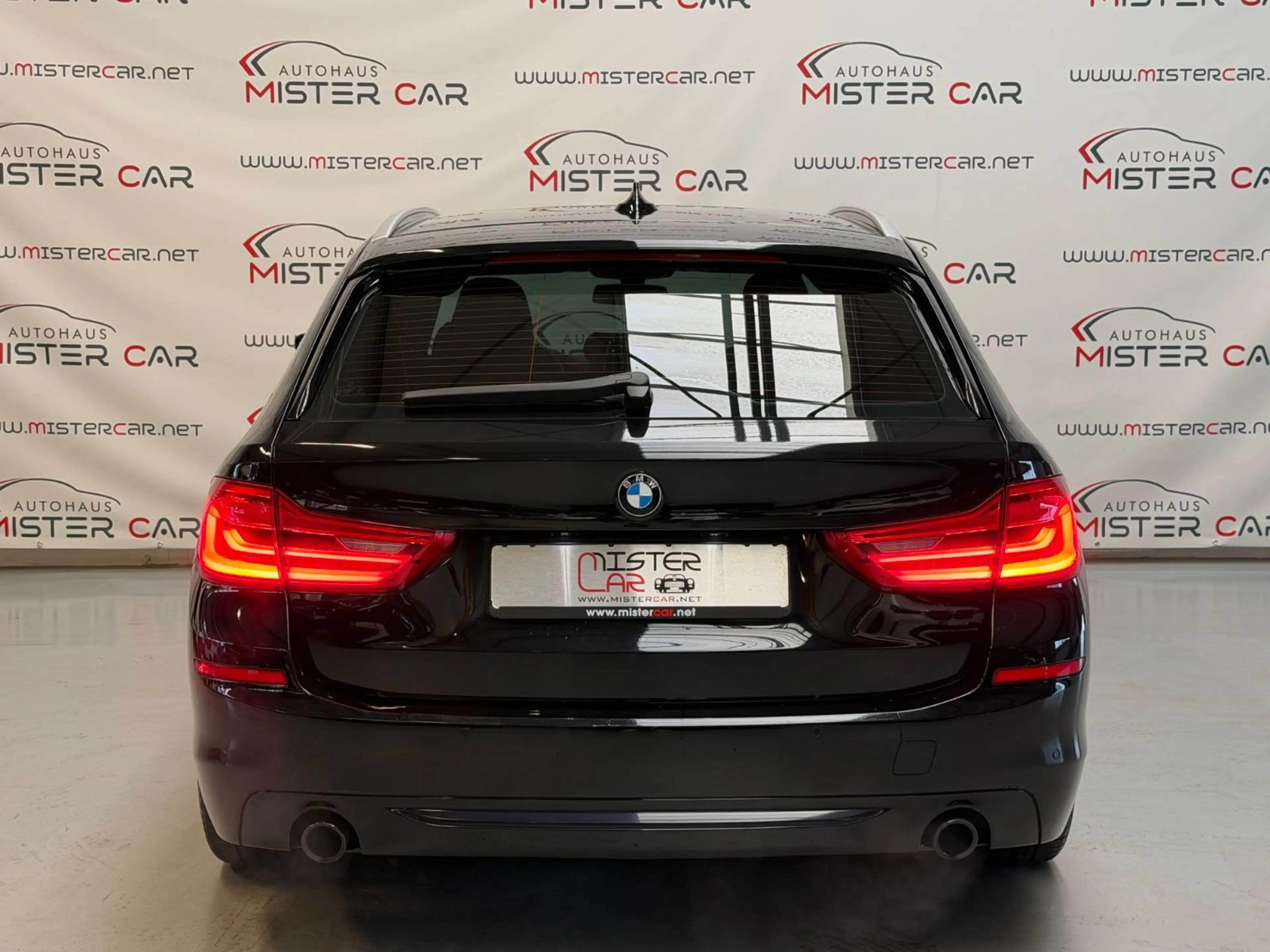 BMW 520 d Sport Line PANO/LEDER/NAVI/LED/PDC/SHZ/19 — photo 9