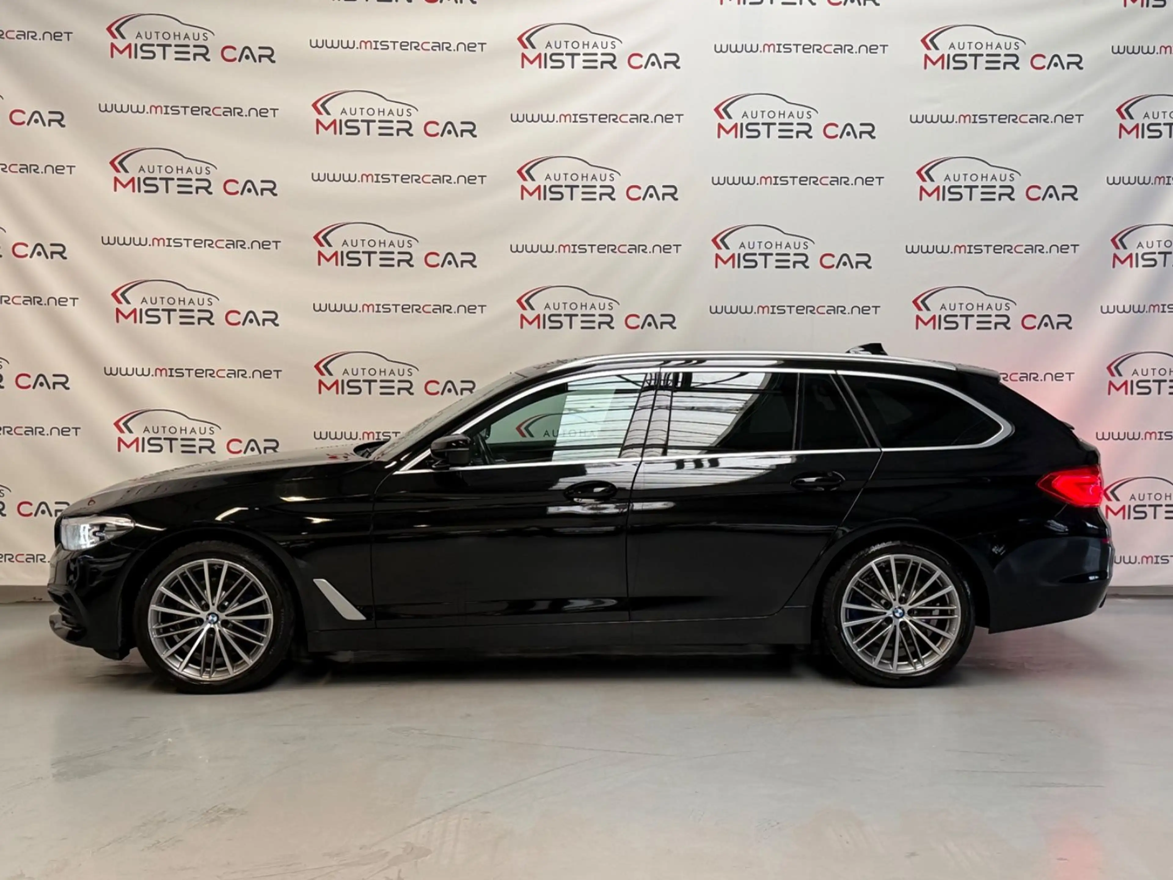 BMW 520 d Sport Line PANO/LEDER/NAVI/LED/PDC/SHZ/19 — photo 2