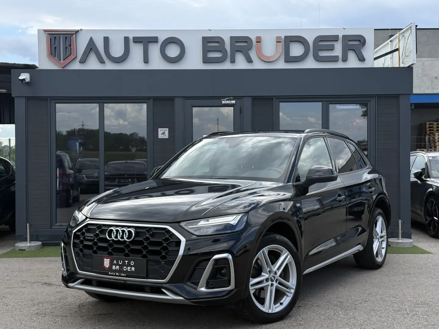 Audi Q5 40 TDI quattro S line Schwarz - 1