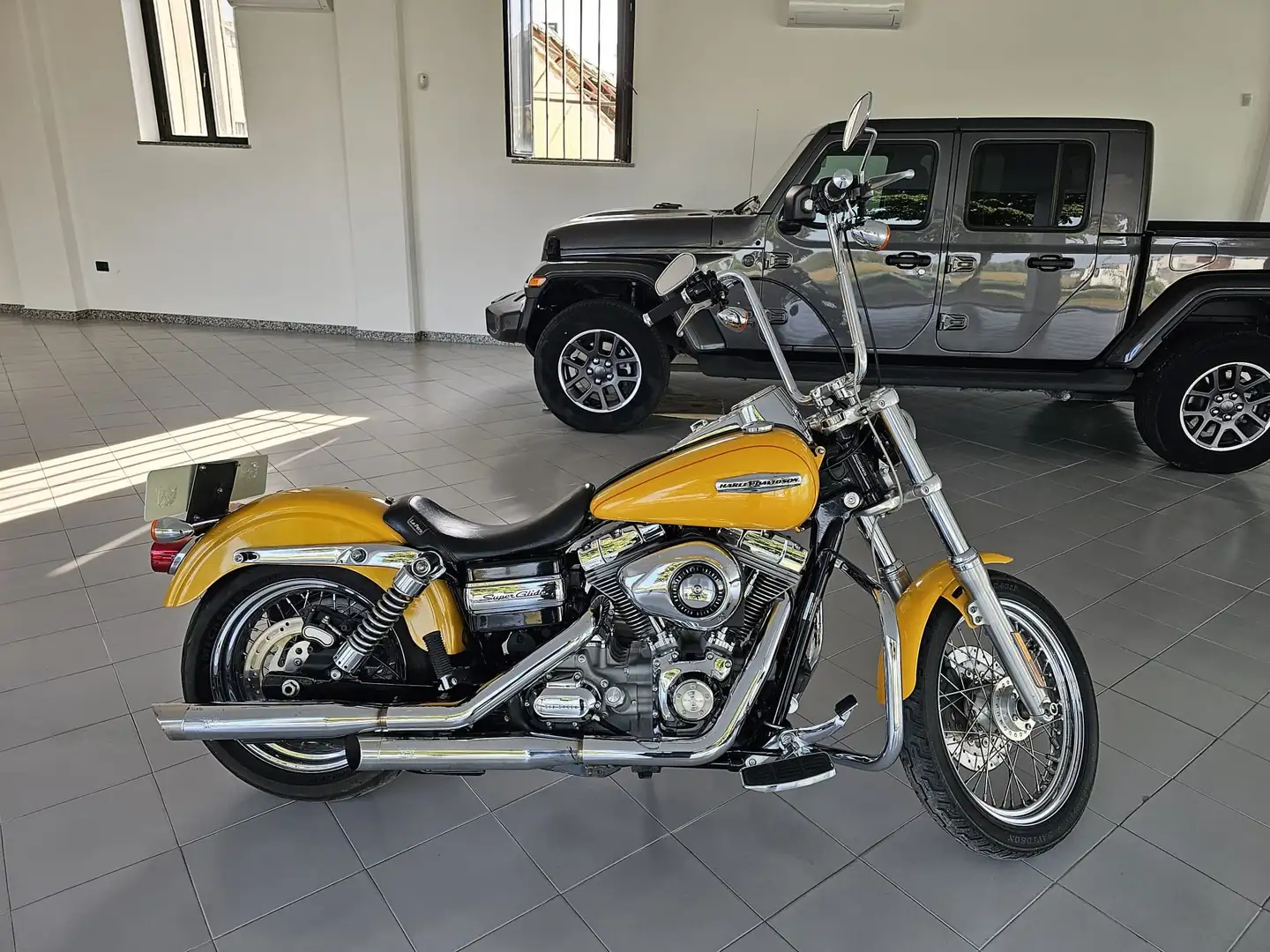 Harley-Davidson Dyna Super Glide Custom Żółty - 1
