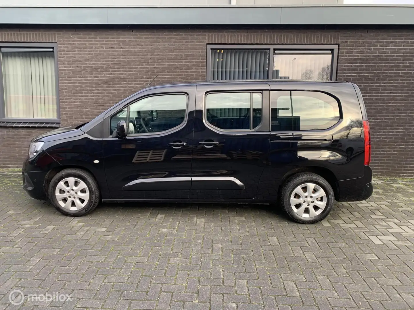 Opel Combo Life 1.2 T L2H1 Edition 7p.|navi|camera|cruise Fekete - 2