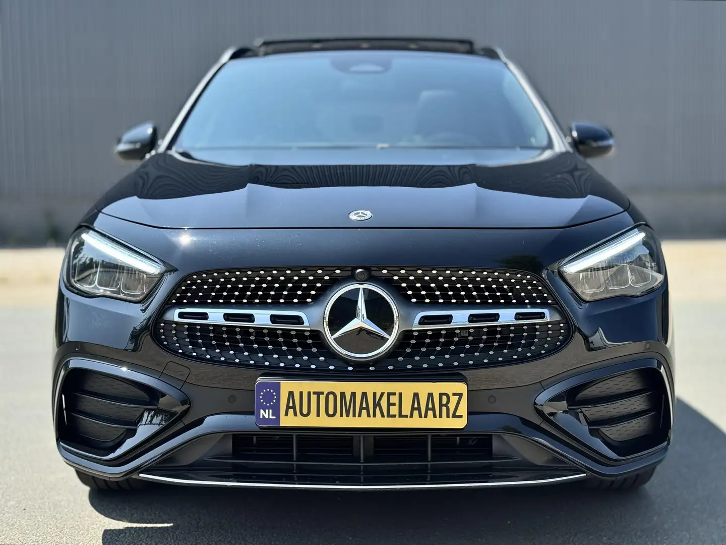 Mercedes-Benz GLA 250 e AMG Line PANO CARPLAY ZGA NIEUW Zwart - 2
