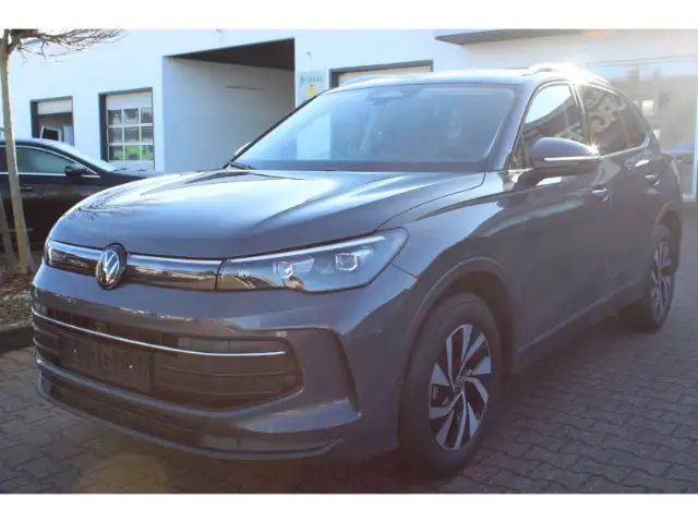 Volkswagen Tiguan main image
