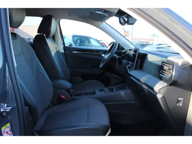 Volkswagen Tiguan view 12