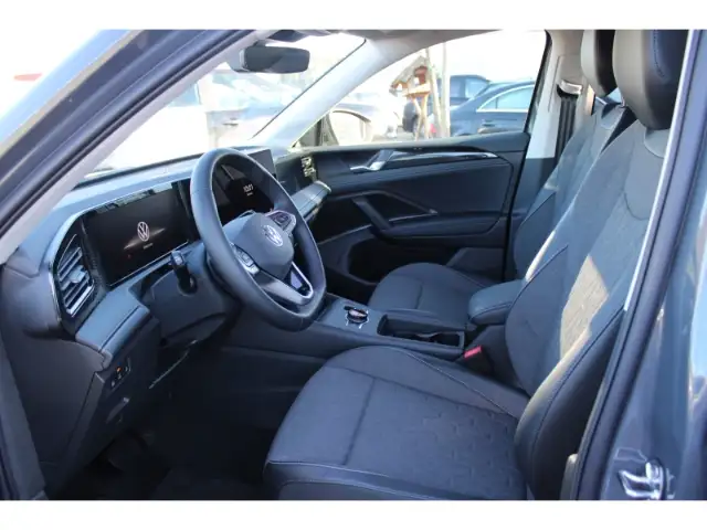 Volkswagen Tiguan view 11