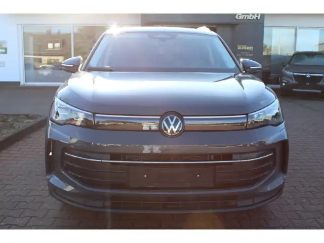 Volkswagen Tiguan view 2