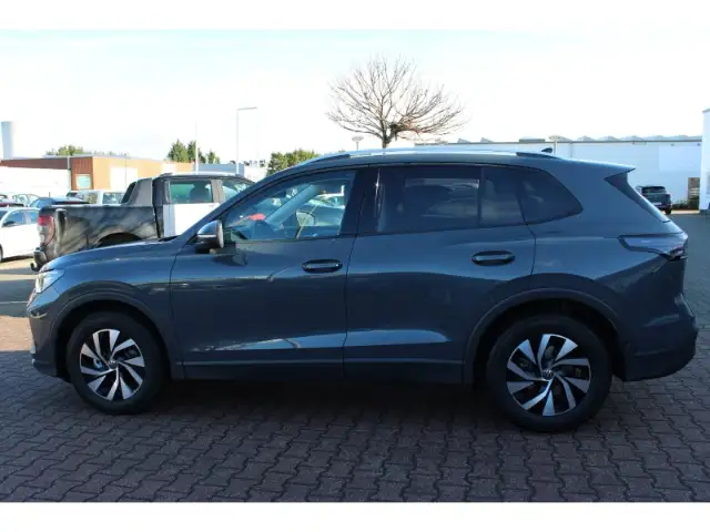Volkswagen Tiguan view 8