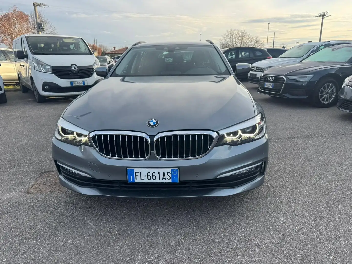 BMW 520 520d Touring xdrive Business auto S TG : FL661AS Grigio - 2
