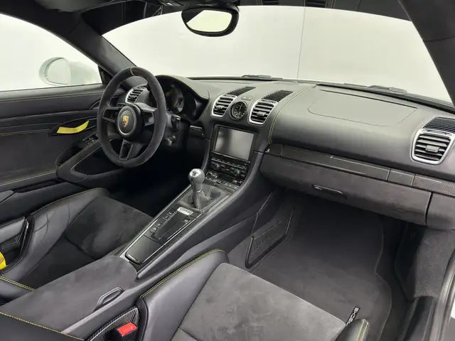 Porsche Cayman view 13