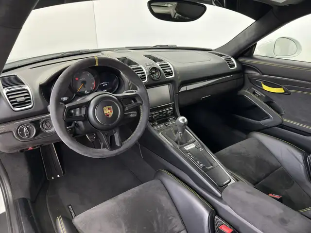 Porsche Cayman view 9