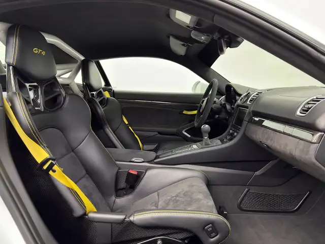 Porsche Cayman view 15