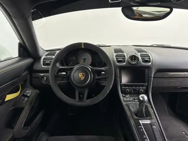 Porsche Cayman view 10