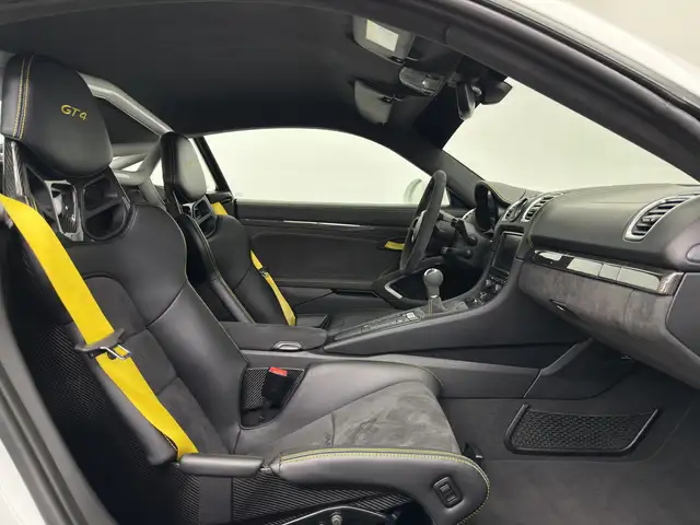 Porsche Cayman view 14