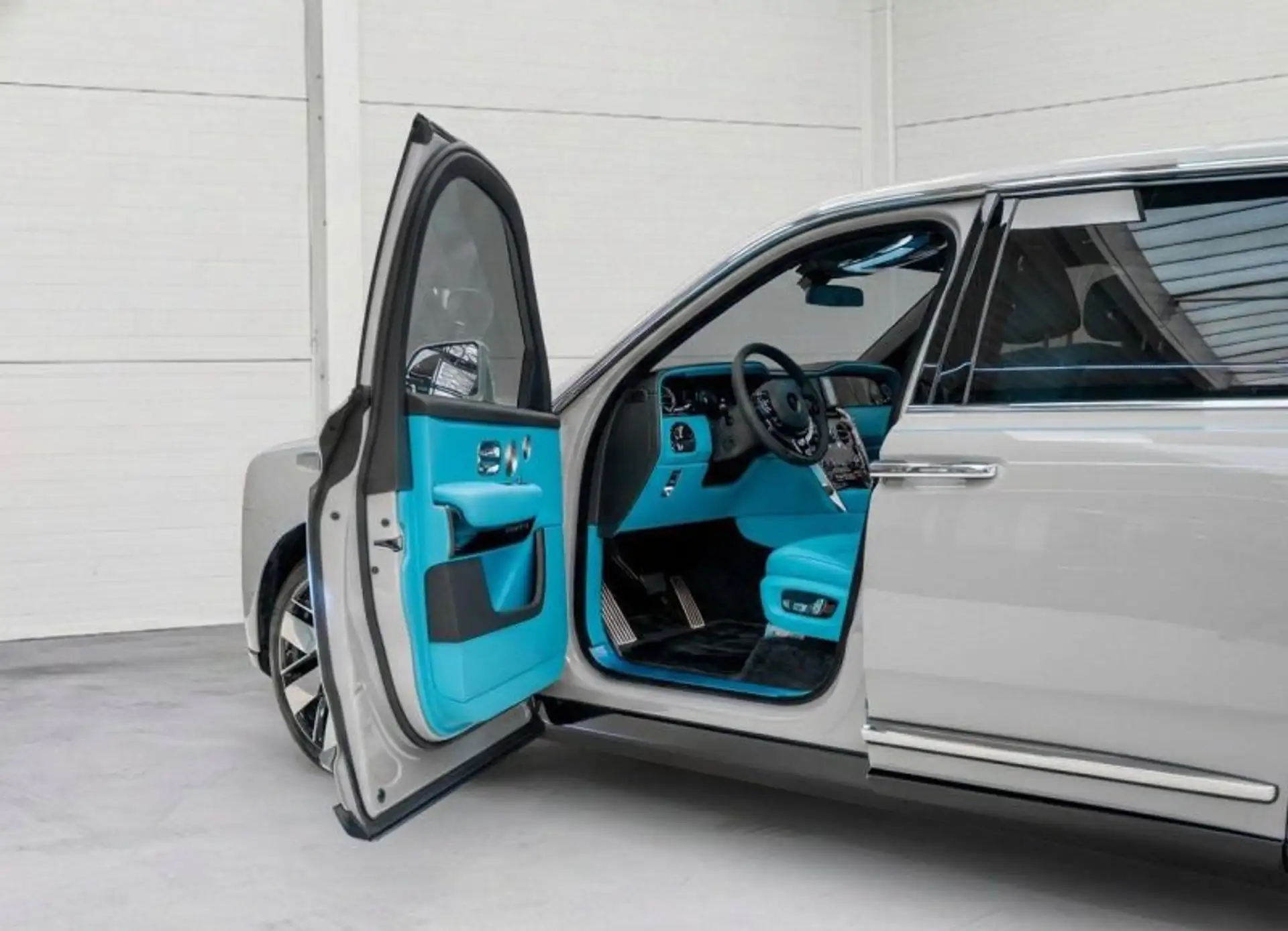 롤스로이스 컬리넌 2026 화이트 사진 6