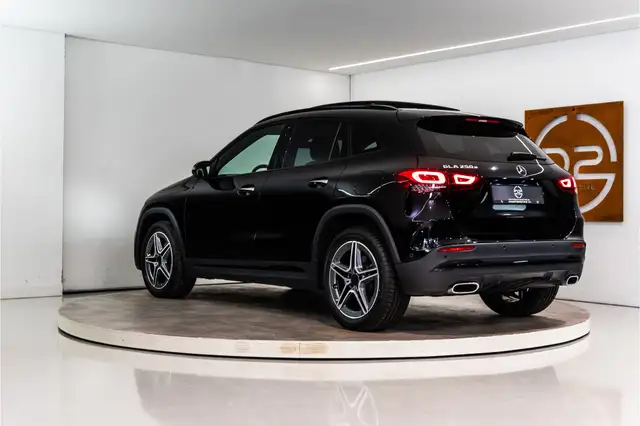 Mercedes-Benz Gla view 3