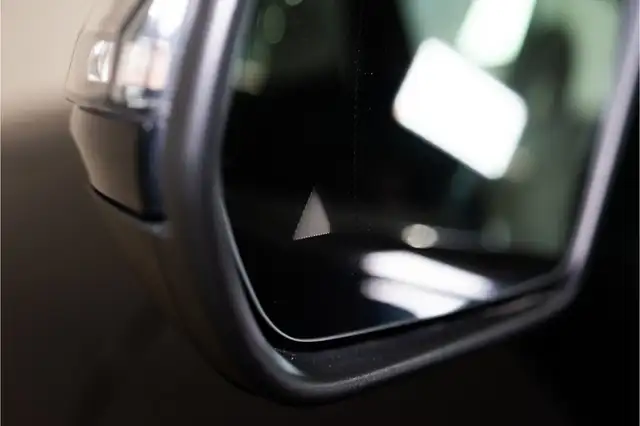 Mercedes-Benz Gla view 12