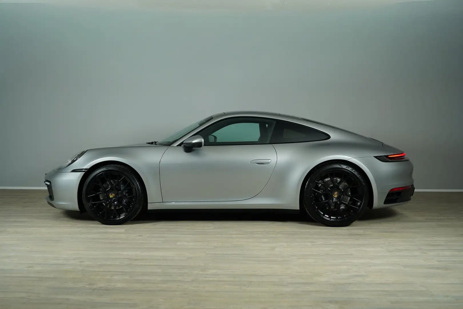 Porsche 911 Carrera Coupé I (992) Silber - 2