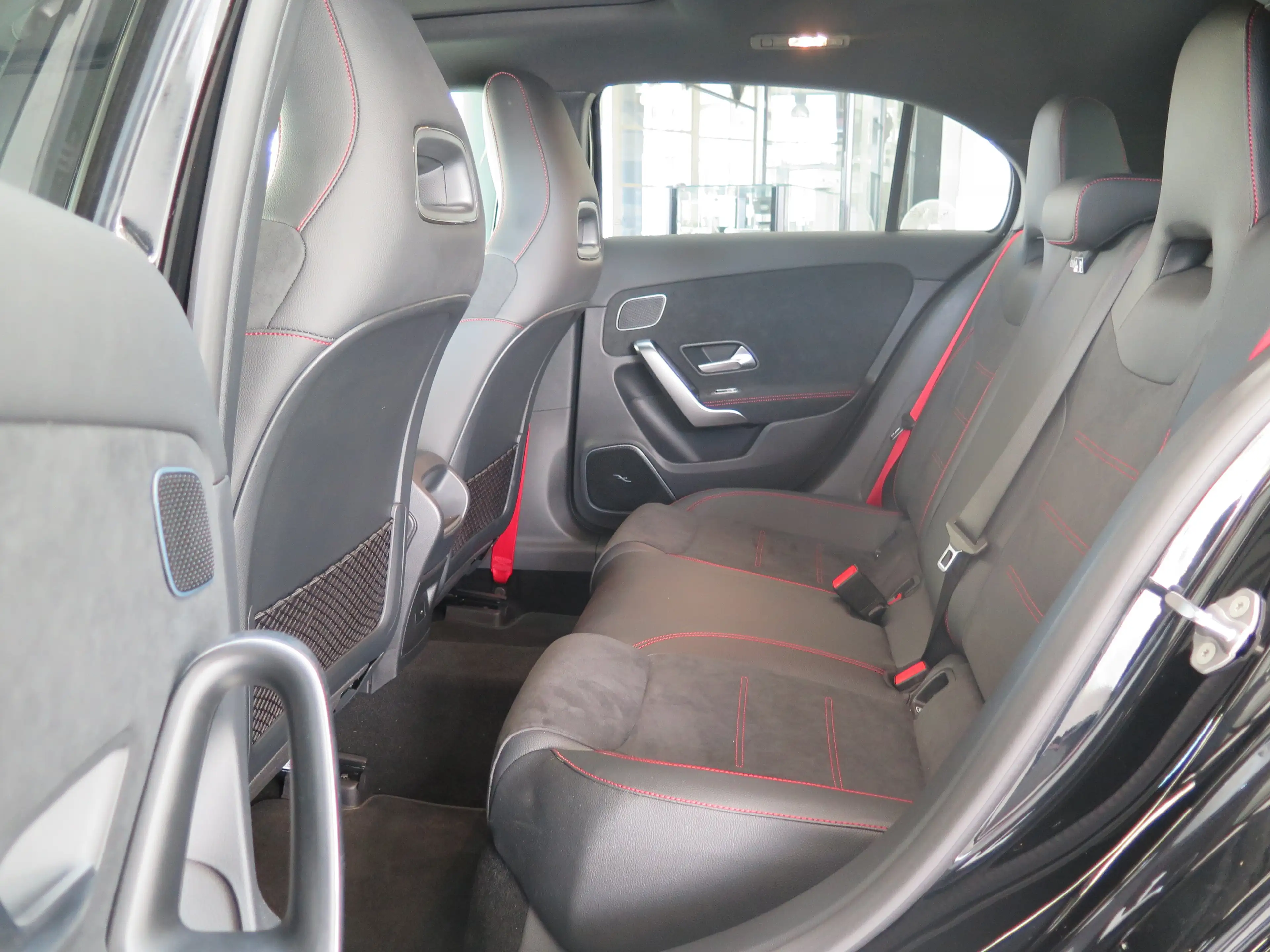 Mercedes-Benz A 45 AMG S 4-Matic Pano Distronic Night-Paket FAHRASSISTENT — photo 13